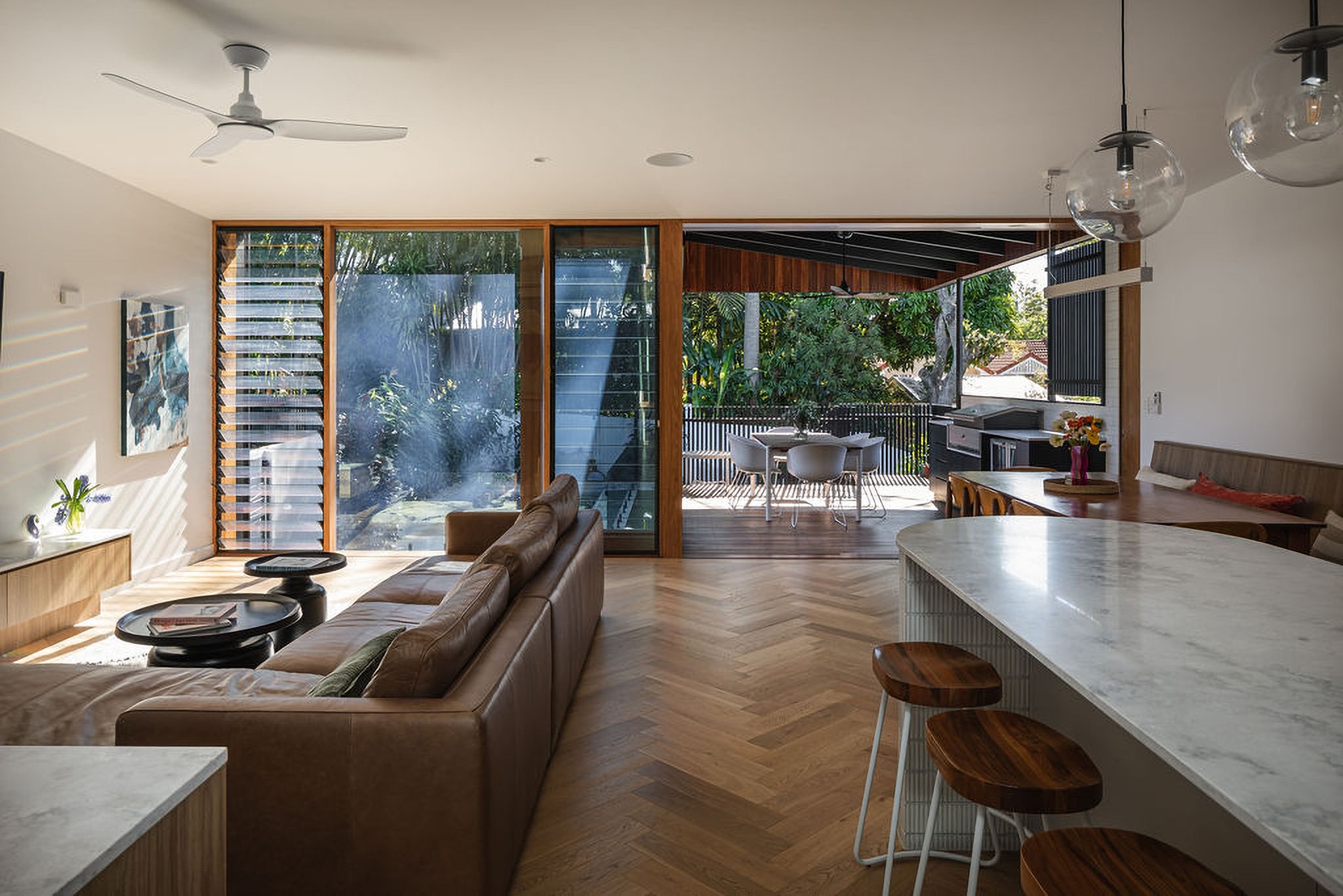 Living room, opening to the deck